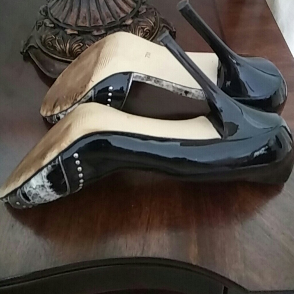 Shoes - Picture 4 of 4