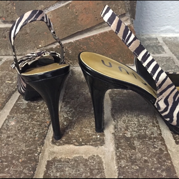 Unisa zebra striped shoes - Picture 3 of 3