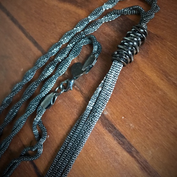 BLACK TASSEL NECKLACE, SHIMMERY! NWT 🌹 - Picture 1 of 6