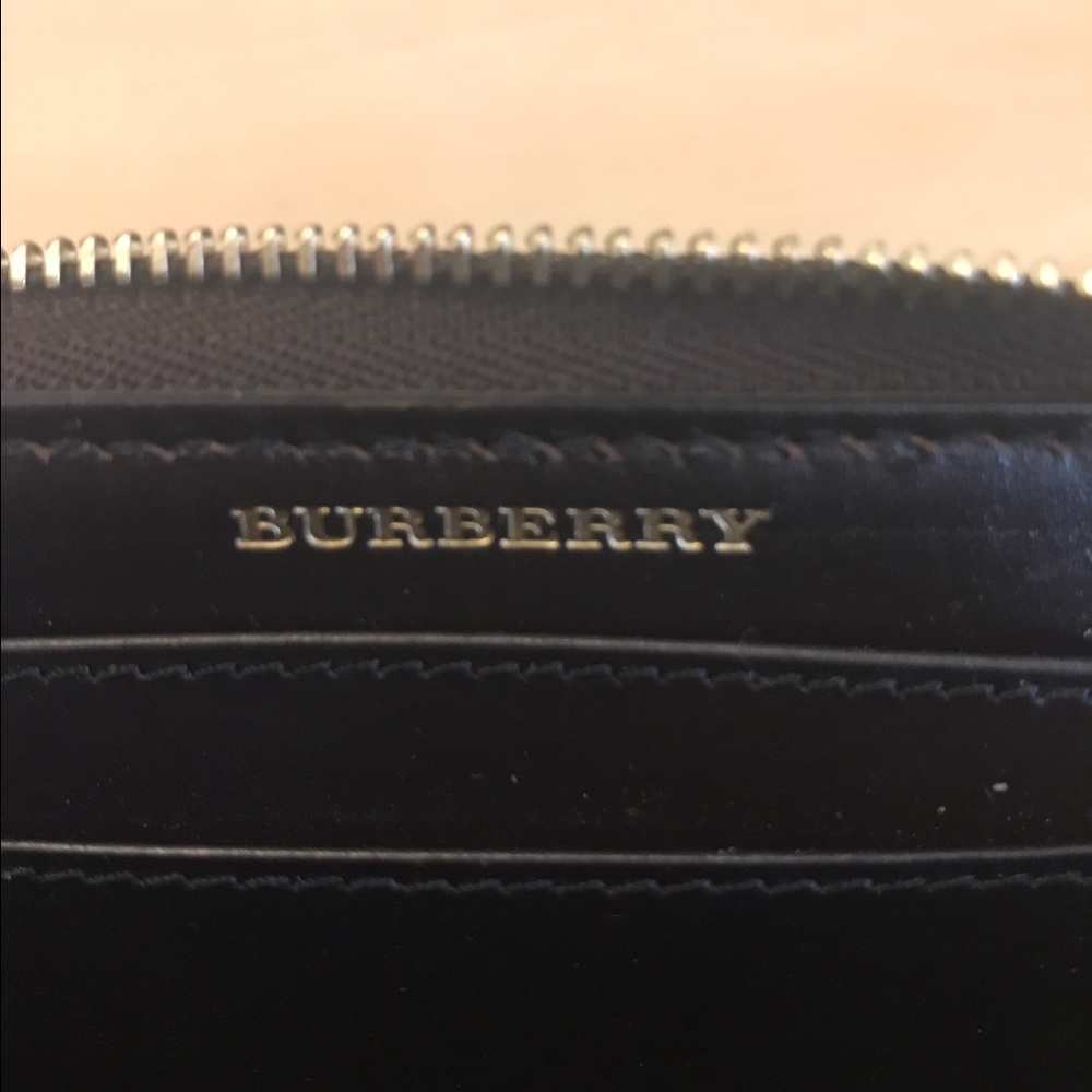 Women's Burberry Wallet - Picture 4 of 7
