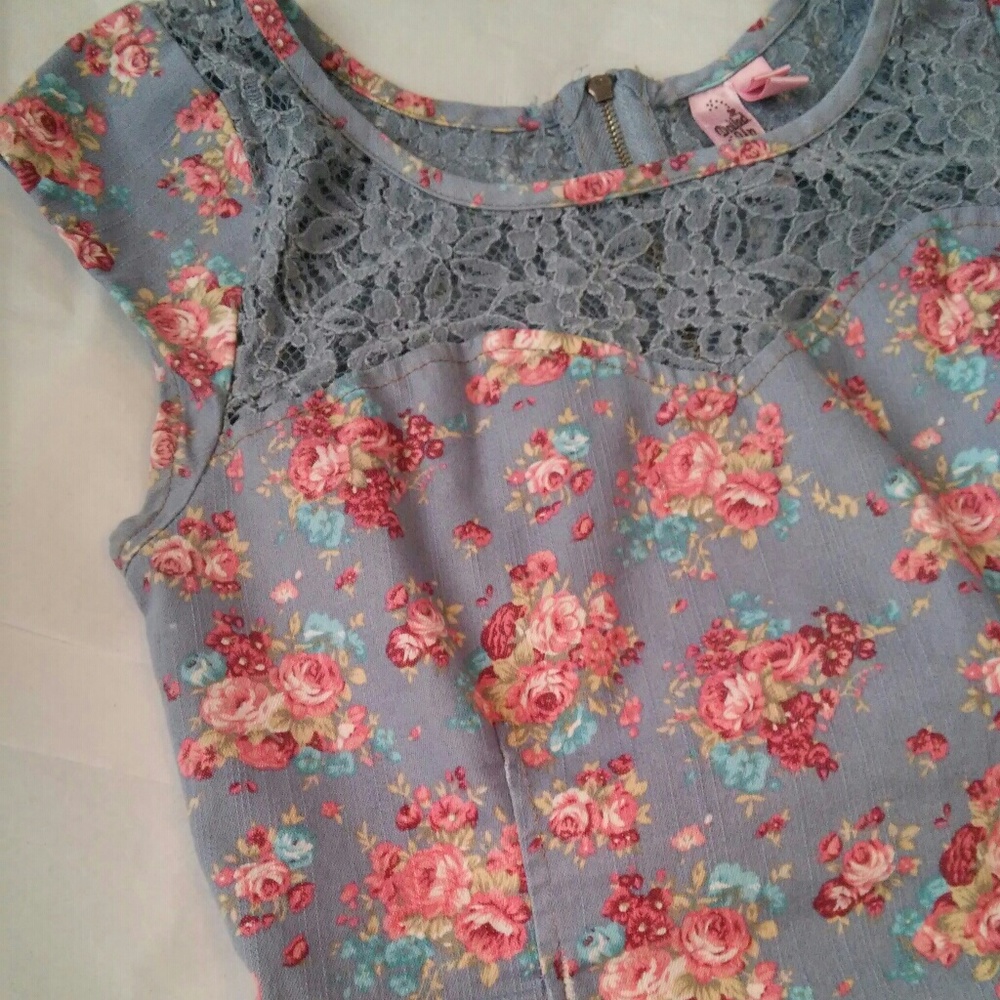 Sold...Floral zip down peplum top