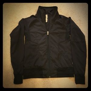 Lululemon track attack black jacket 💙❤️