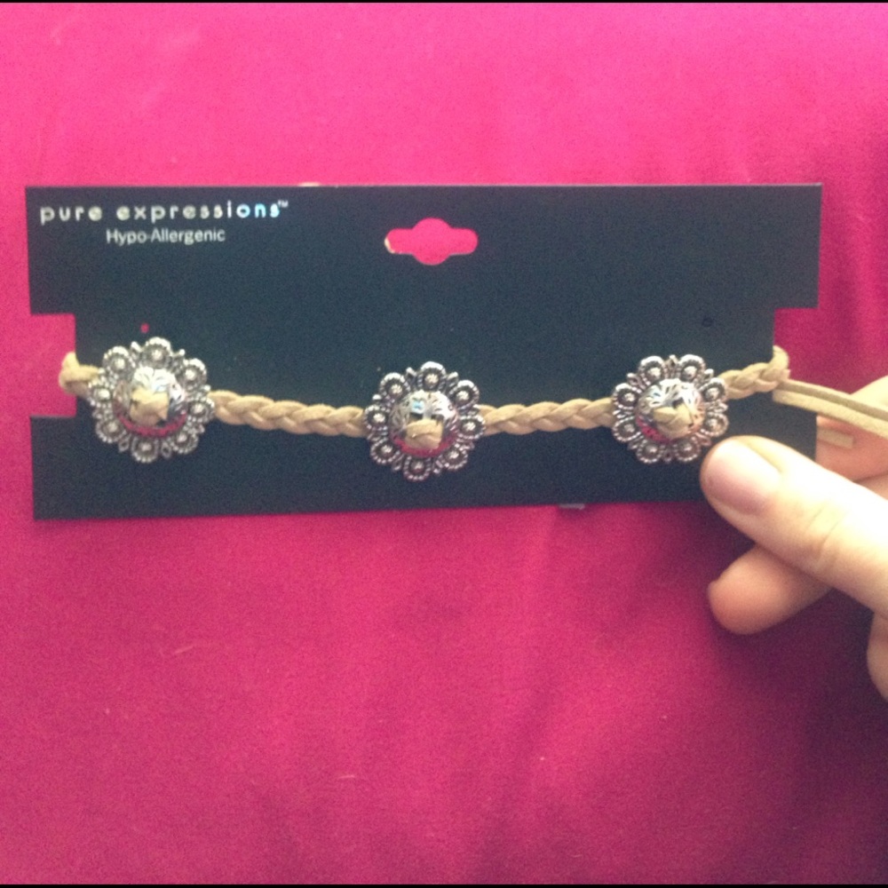 Choker necklace