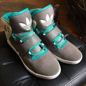Brand new Roundhouse Mid adidas sneakers size 12
