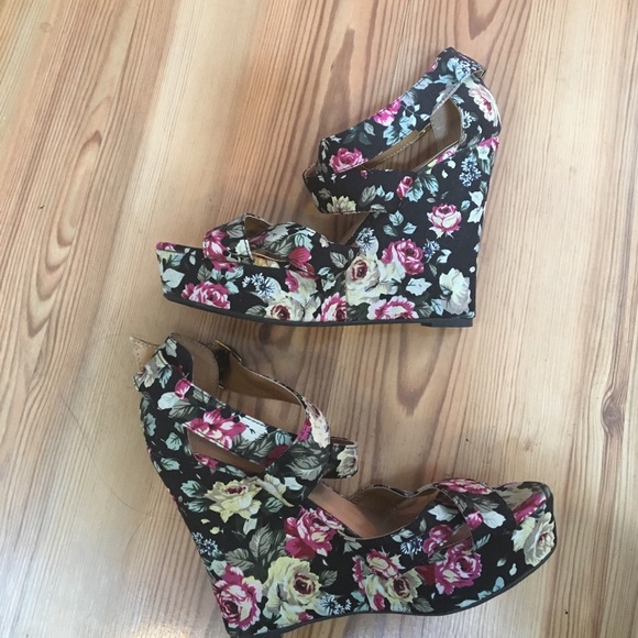 Shoes - C LABEL floral wedges Size 7