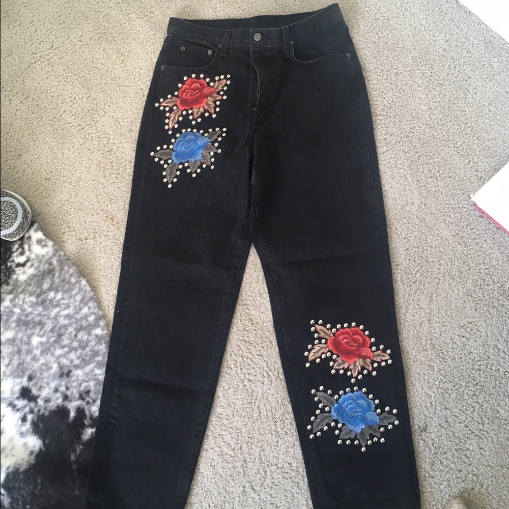 LF ROSE EMBROIDERED JEANS