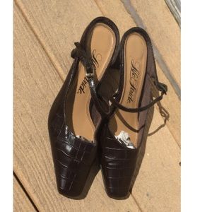 Croc shoes LifeStride