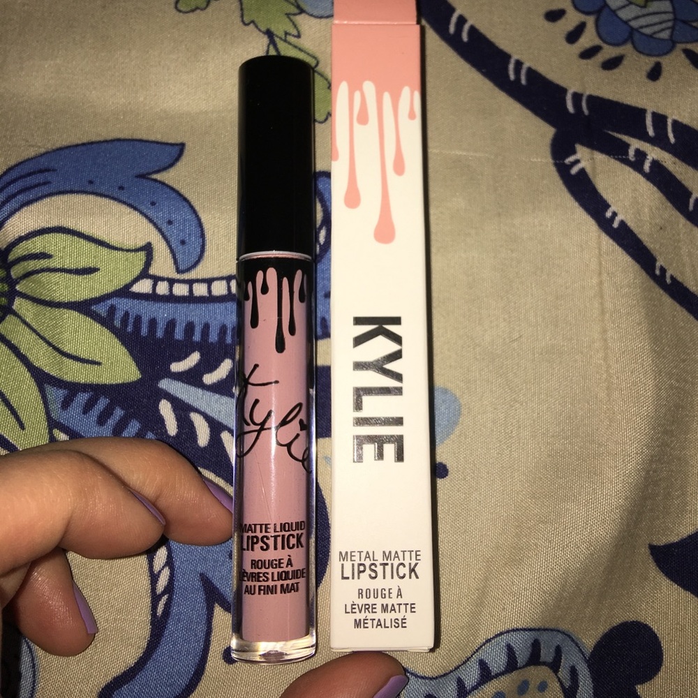 Kylie lipstick (So cute)