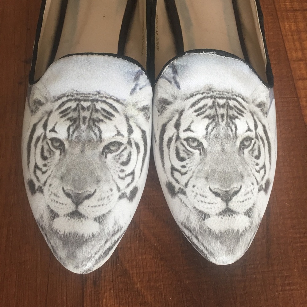 SOLD. YES tiger flats loafers