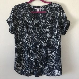 Black n white patterned F21 short sleeve blouse
