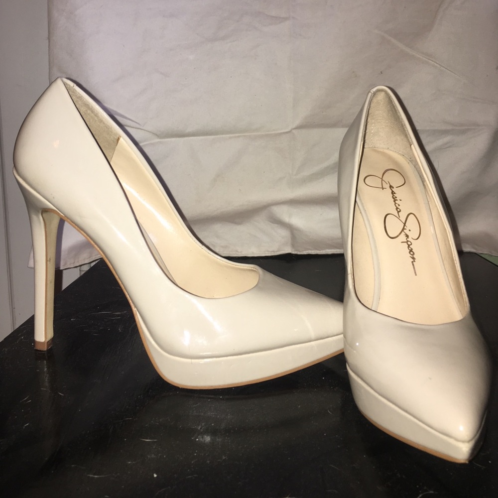 Cream 7.5 Jessica Simpson heels!