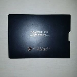 Anastasia Beverly hills light/med. contour kit new