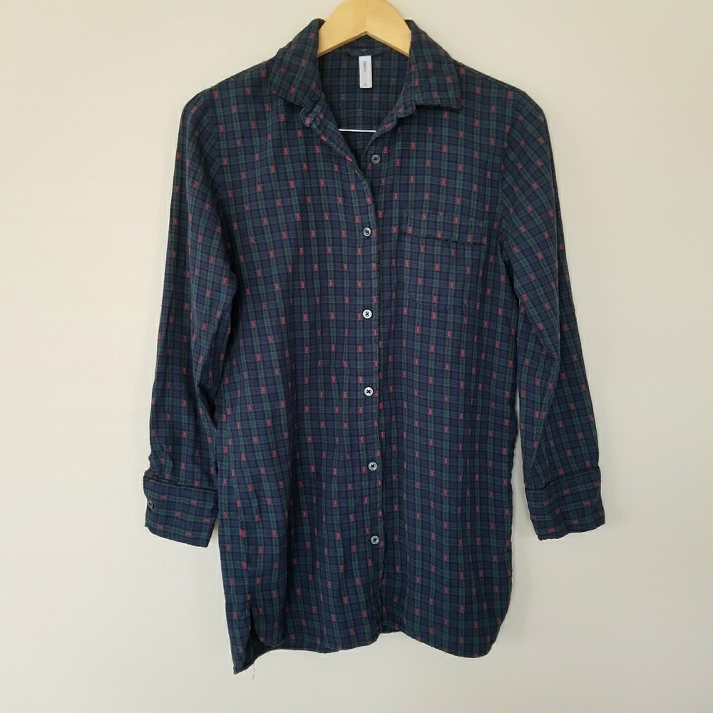 XS GAP Button Down Shirt