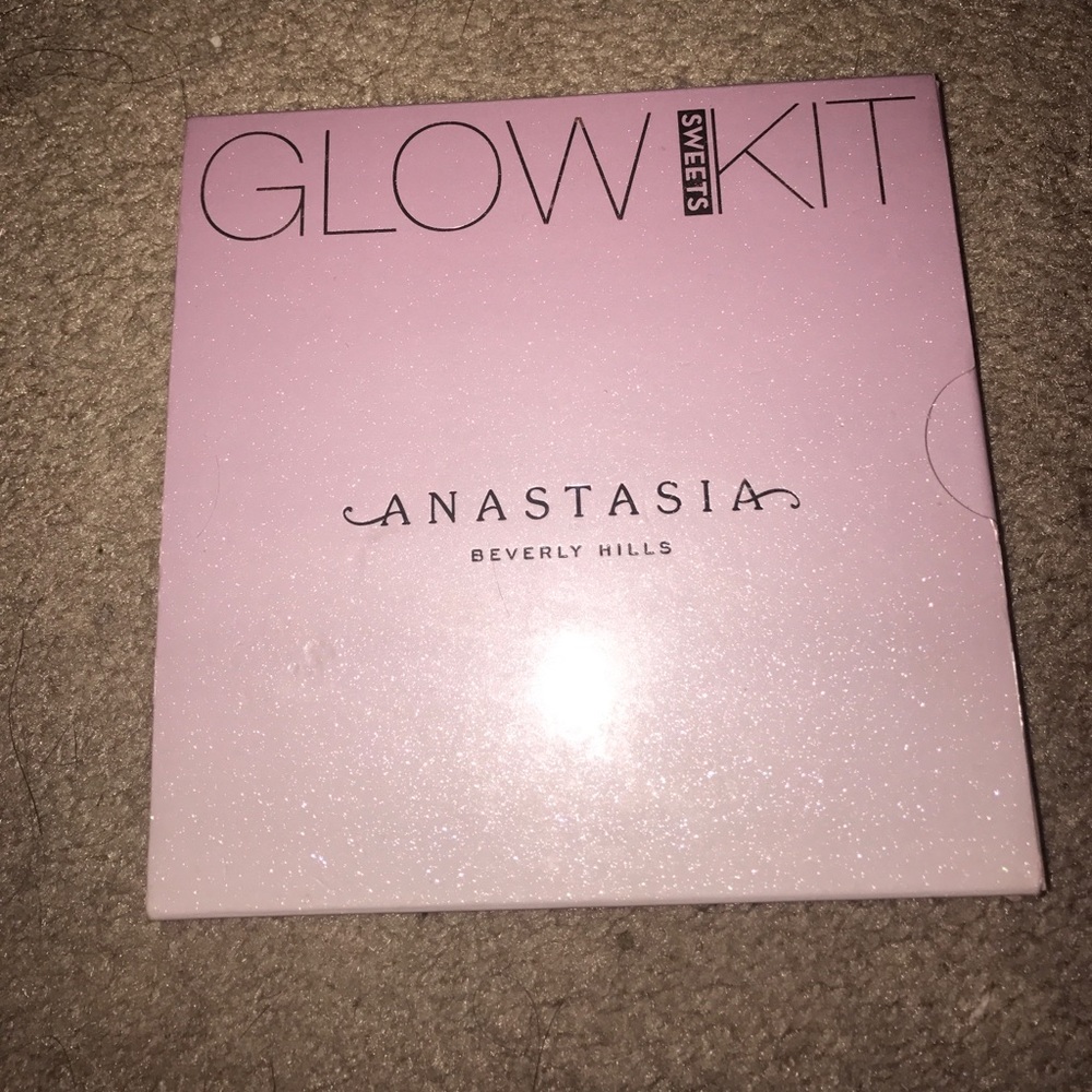 Anastasia glow kit