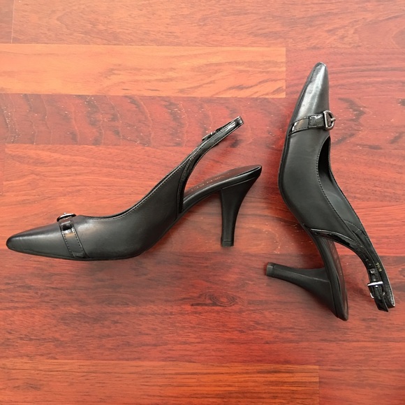 Black Pointed Toe Kitten Heels - Picture 2 of 4