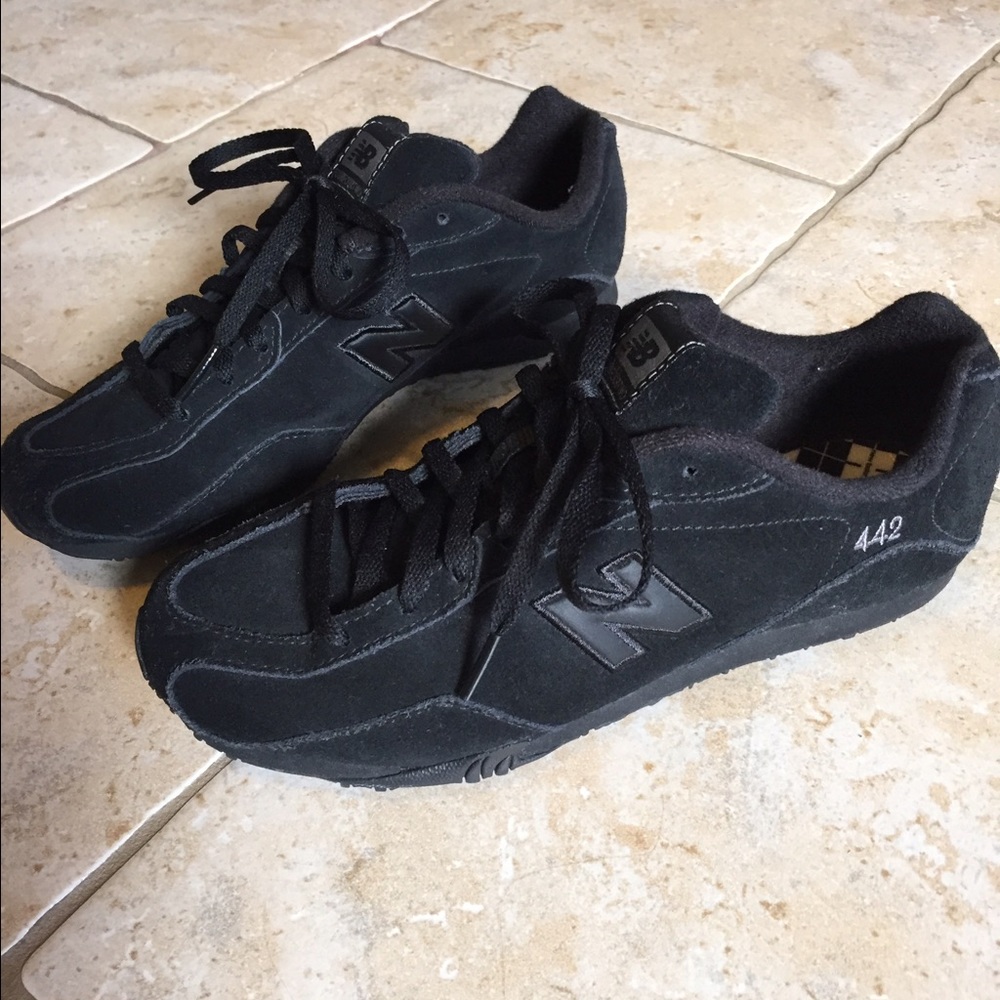 New Balance 442 women's sneaker