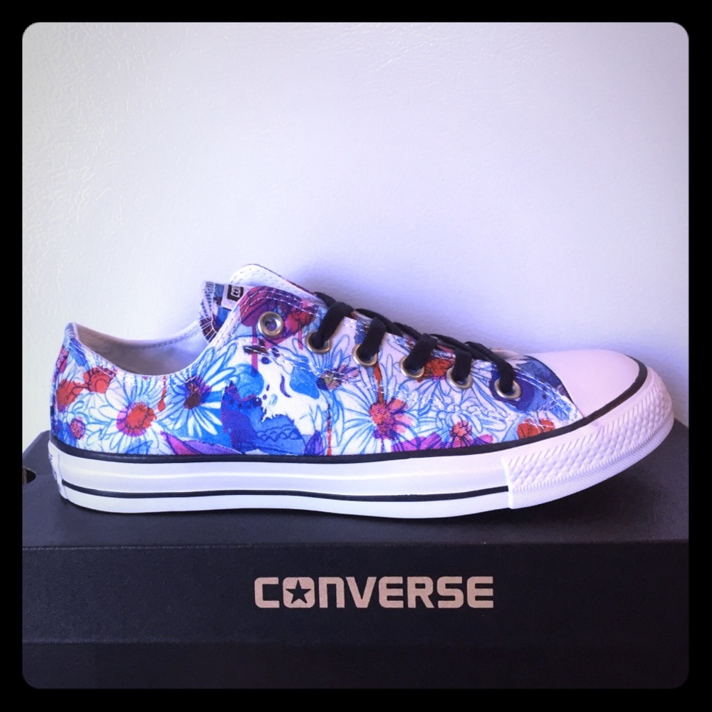 BRAND NEW Converse Chuck Taylor Spray Paint Print!