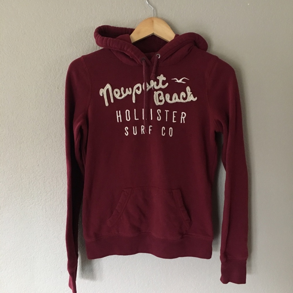 EUC Burgundy Hollister Sweatshirt 🦄🌼