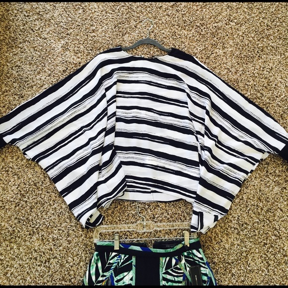 BCBG blouse - Picture 3 of 4