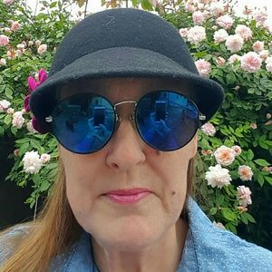 Meet your Posher, Debbie