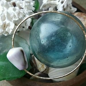 Gold bracelet with shell- Made in Hawaii