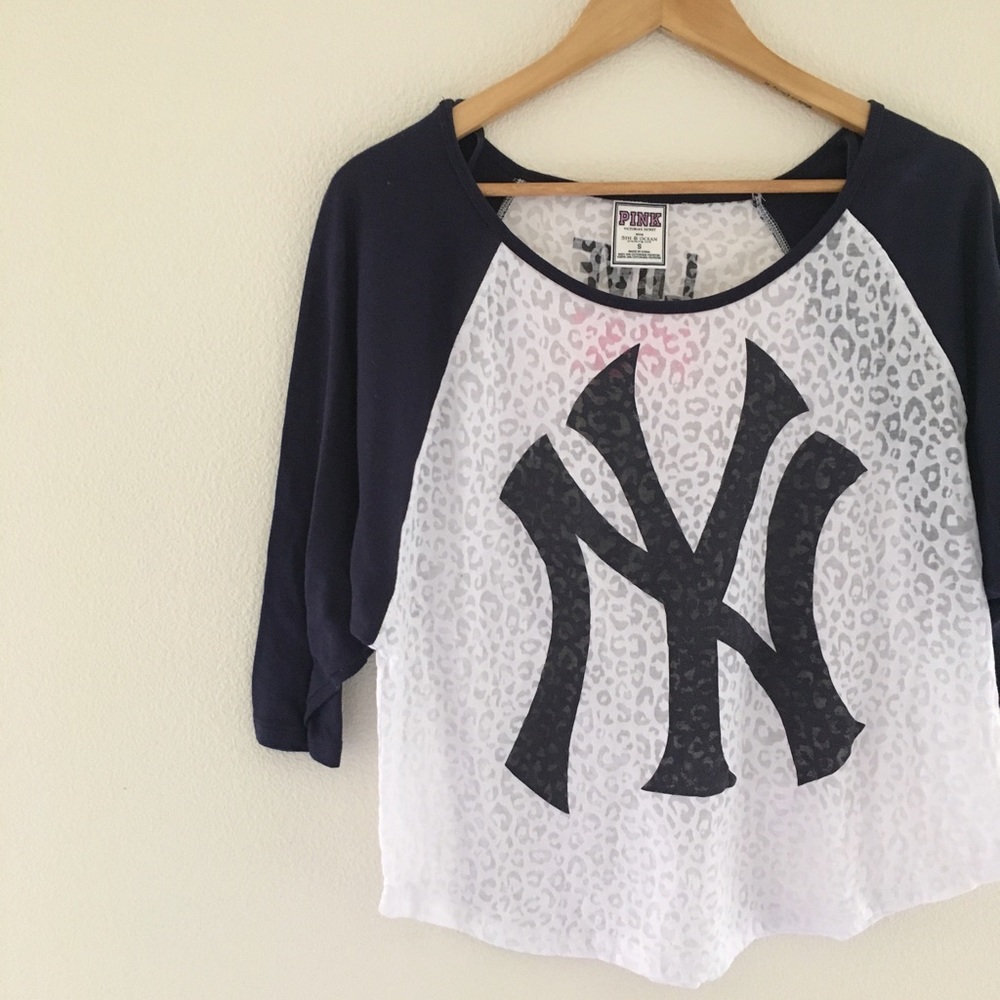 VS PINK Yankees Tee ⚾️