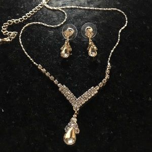 SALE✨ Prom Wedding Necklace and Earring Set!