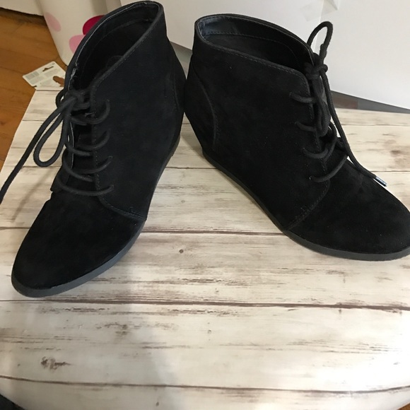 Madden Girl black suede wedges - Picture 3 of 3