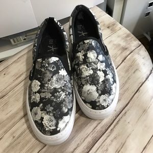 Atmosphere platform floral slip ones