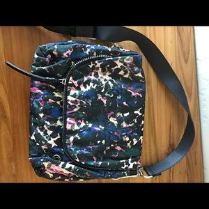 Lululemon NWOT cross body bag