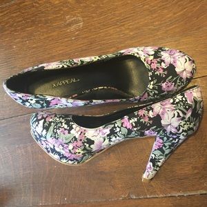 Floral 4 inch Platform Pumps Sz 7 retro x appeal