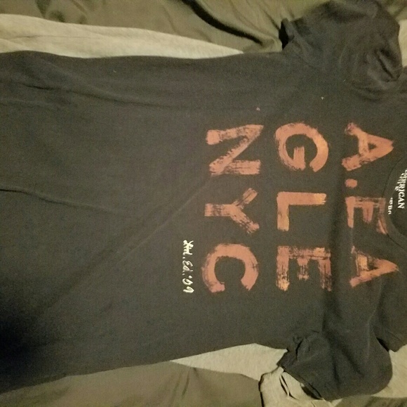 Men's shirt good condition use 2 or 3 times - Picture 8 of 8