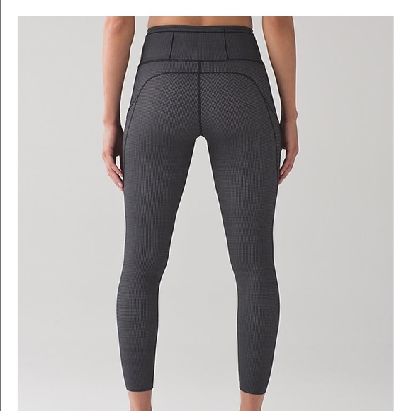 Lululemon maroon workout pants - Picture 4 of 4