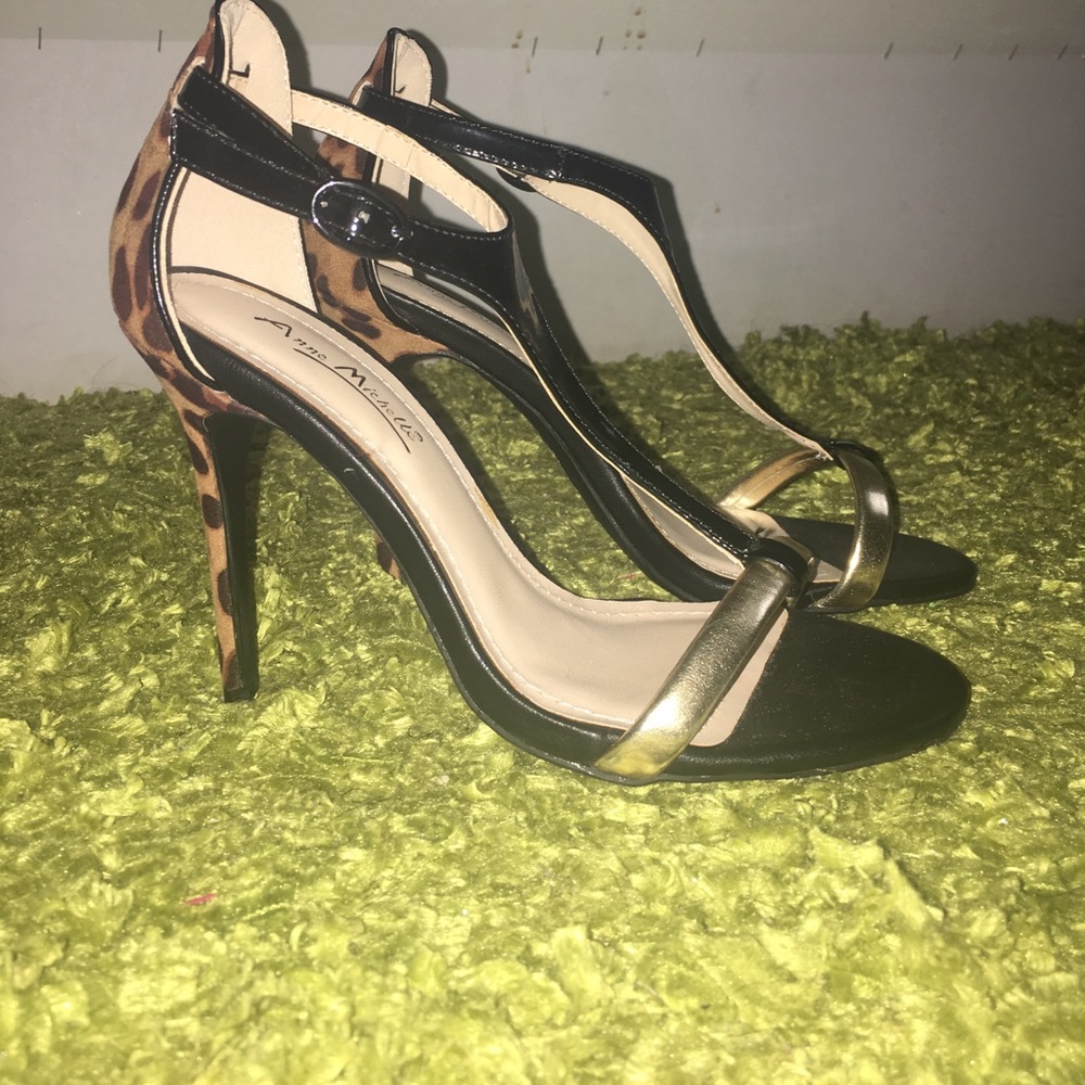 Heels - Picture 2 of 4