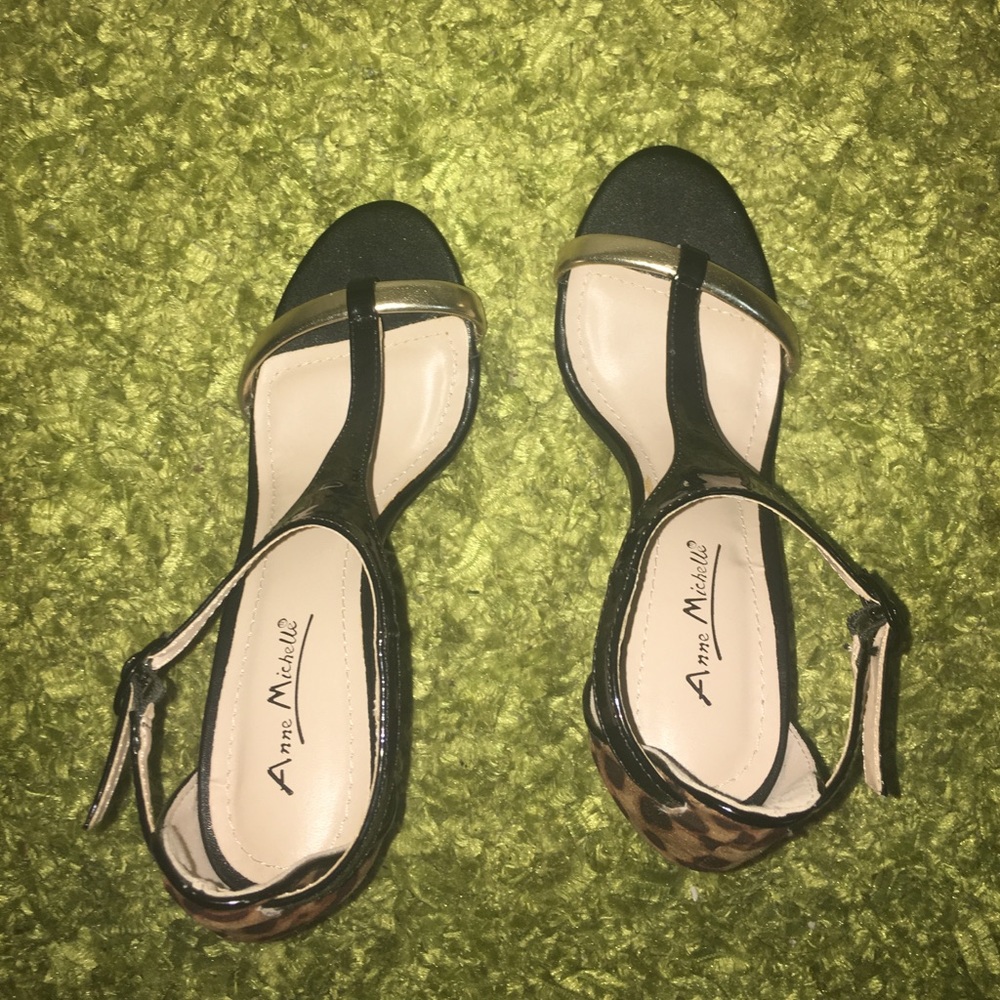 Heels - Picture 4 of 4