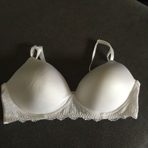 Maidenform white bra size 38 C