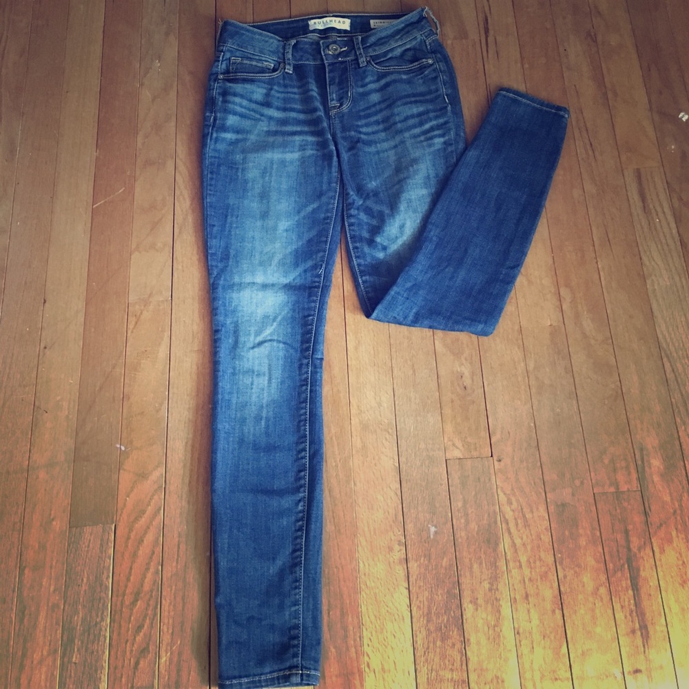 Bullhead medium wash skinny jeans