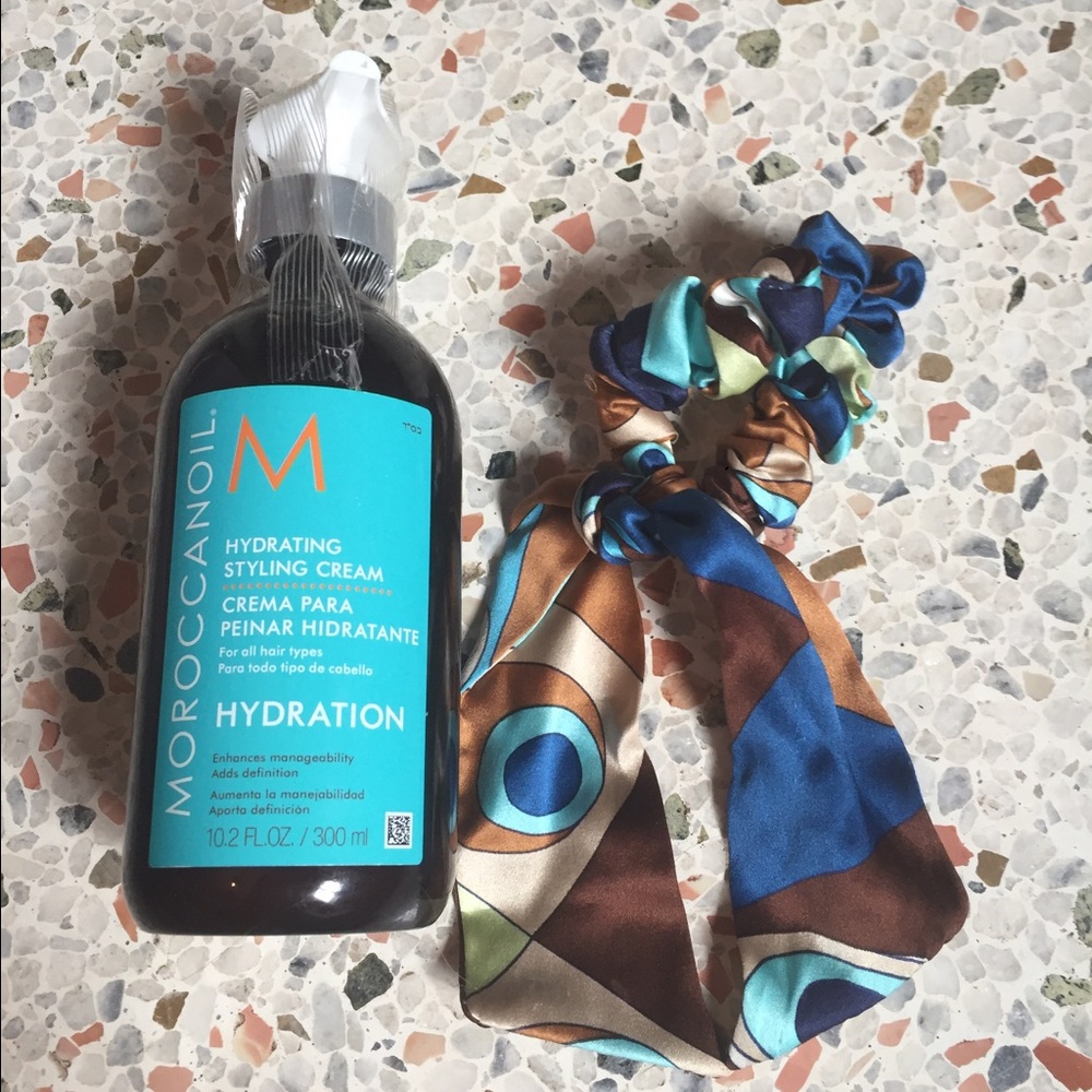 Moroccan Oil Hydrating Cream + hair tie