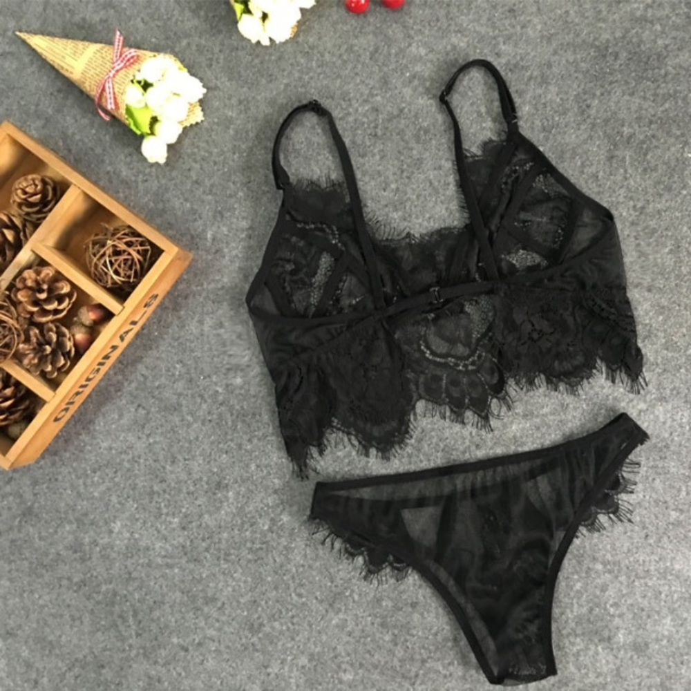 Black Lace Bra Set - Picture 5 of 5