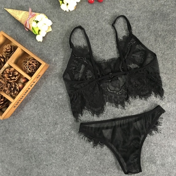 Black Lace Bra Set - Picture 5 of 5