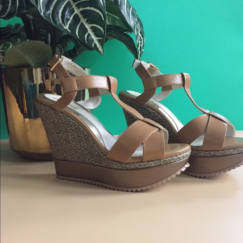 Brown plantforms. - Picture 3 of 3