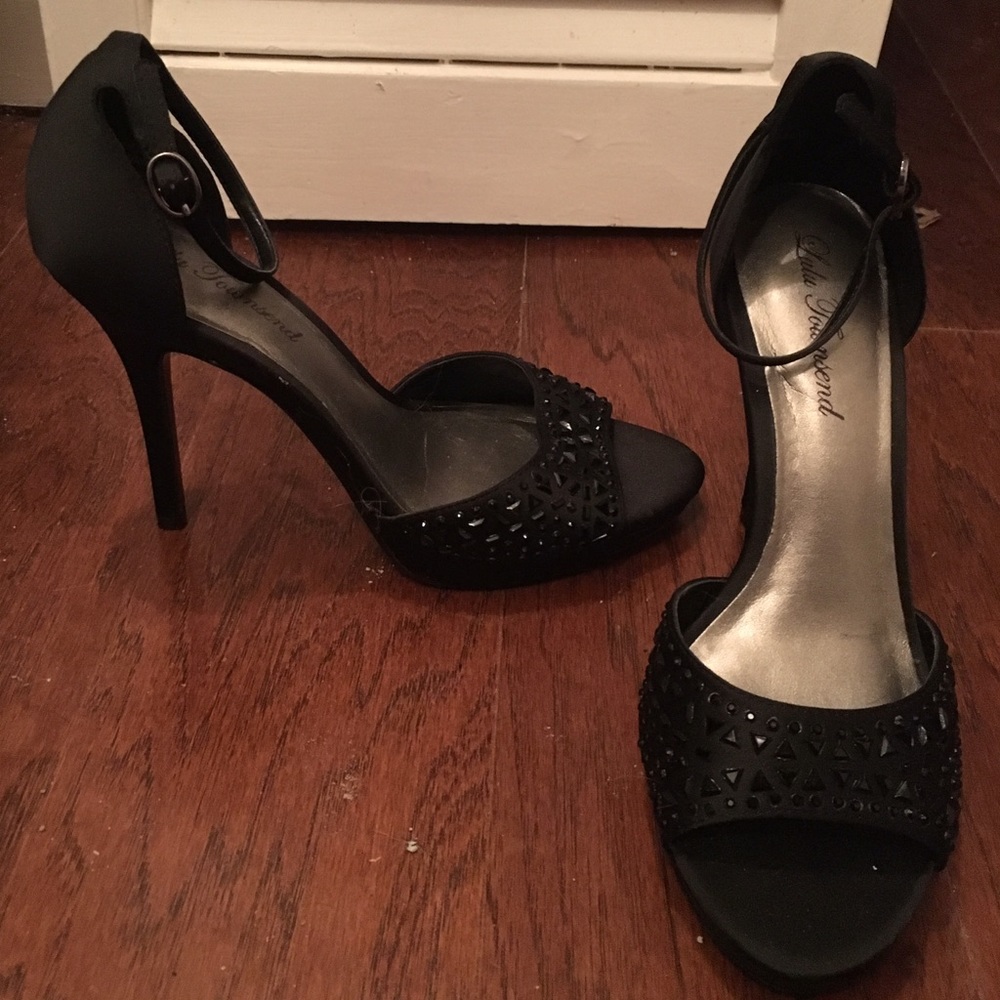 Lulu Townsend Jeweled Shoes 😍
