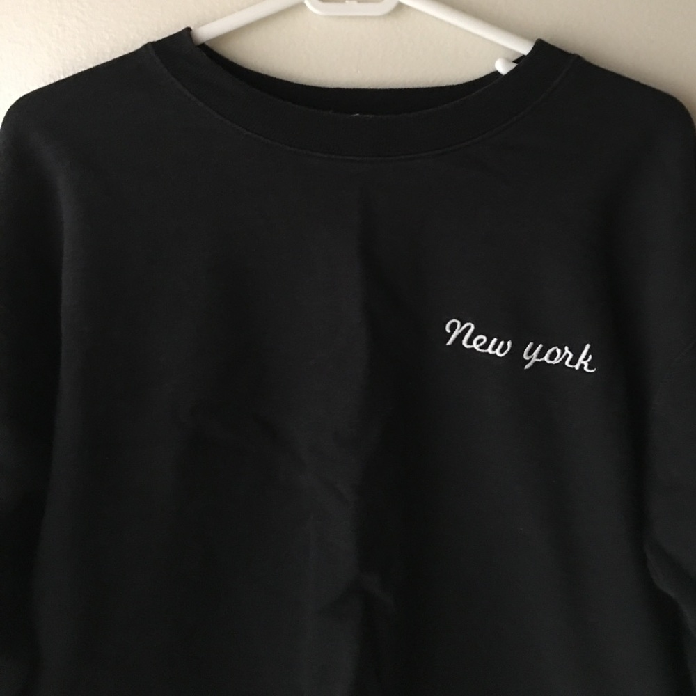 Black and white cropped sweatshirt