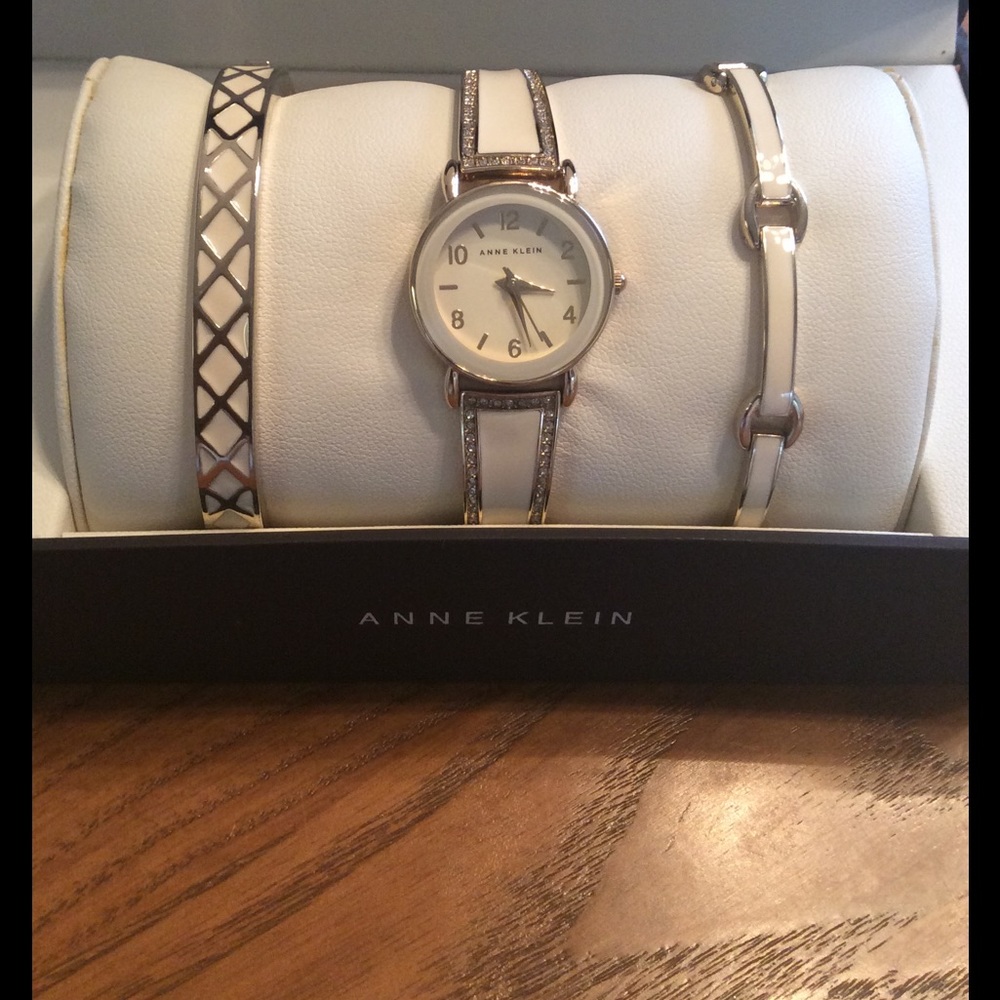 Anne Klein watch/bracelet set