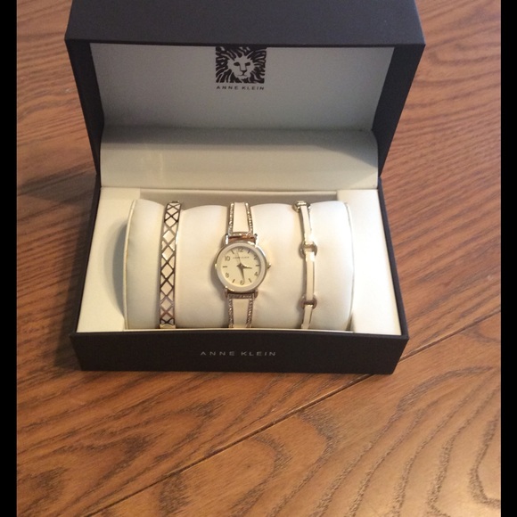 Anne Klein watch/bracelet set - Picture 2 of 4