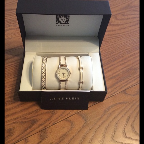 Anne Klein watch/bracelet set - Picture 3 of 4