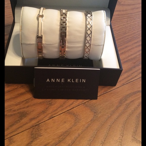 Anne Klein watch/bracelet set - Picture 4 of 4