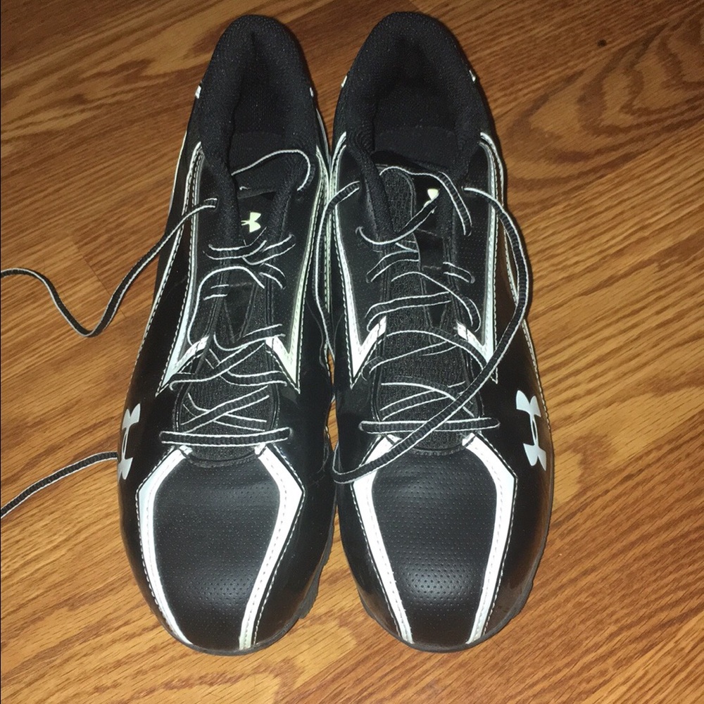 Women's softball cleats