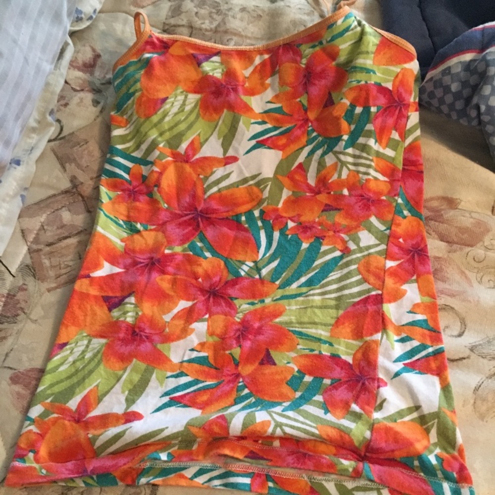 Cute flower top tank 😍🌺🌸