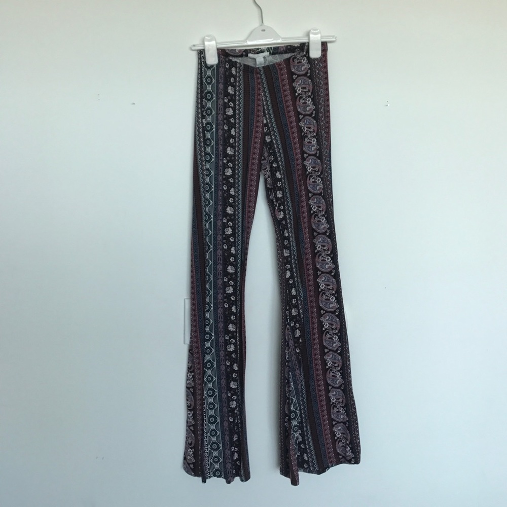 💕SALE💕Full Tilt Paisley Flared Leggings